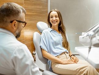 Lady consults with her dentist